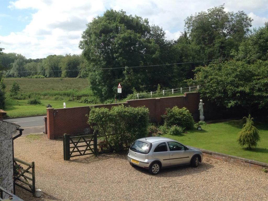 Bridge House B&B Coltishall Esterno foto